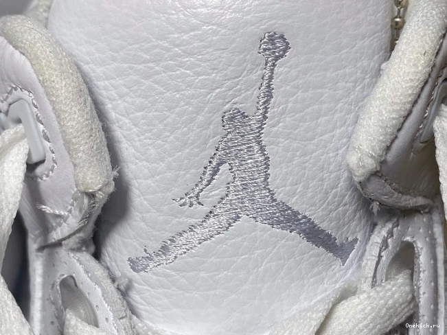 One Kick 136064-111 White Air Triple Jordan 3 Retro 0813